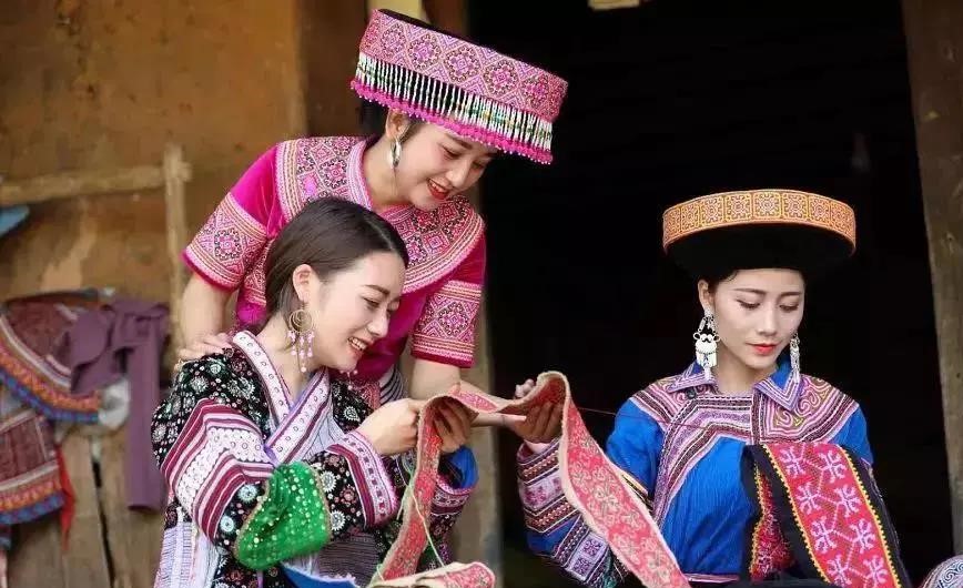 Dù bạn ở đâu, xin hãy nhớ rằng tên của chúng tôi là Hmong! – HMONG WORLD
